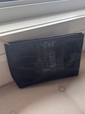 CUYANA Embossed Leather Zip Clutch | Black Croc Embossed | Like New